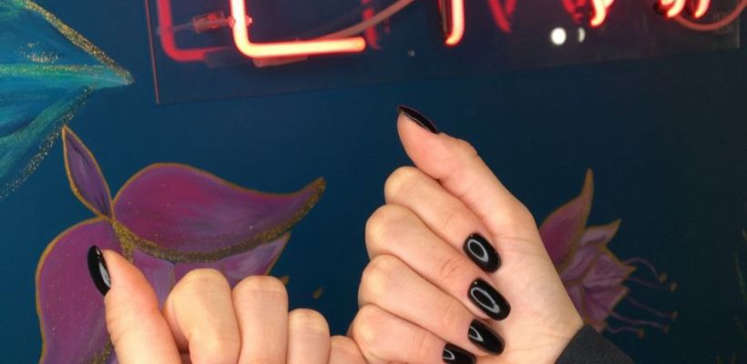 В Якутске скандал с салоном красоты: инструменты не дезинфицируют, сотрудникам не платят зарплату