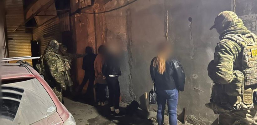 В Якутии правоохранители задержали четверых организаторов занятия проституцией