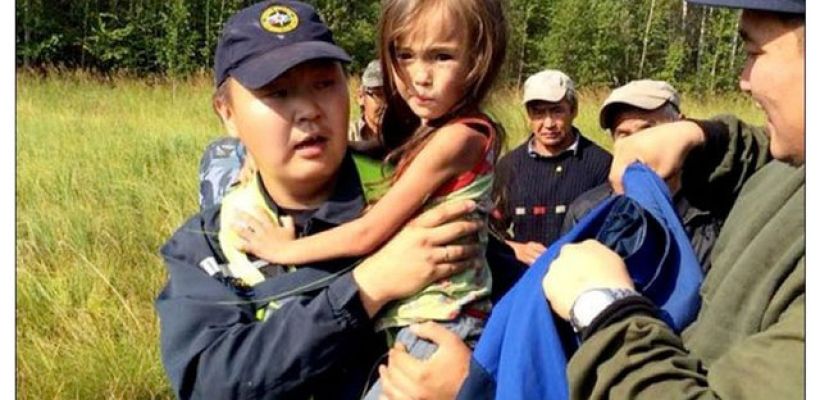 «Карину нашел Артем, а первым ее на руки взял я». Афанасий Николаев (тот самый спасатель с фотографии) ответил на критику якутян