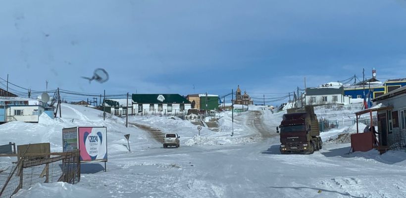 Дальнобойщики застряли в селе Саскылах Анабарского улуса из-за пурги