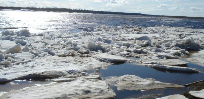 В Якутске началось вскрытие реки Лена