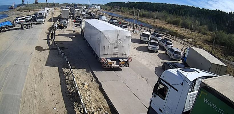 В Якутии ажиотаж на паромной переправе. Камеры на Даркылахе работают с перебоями