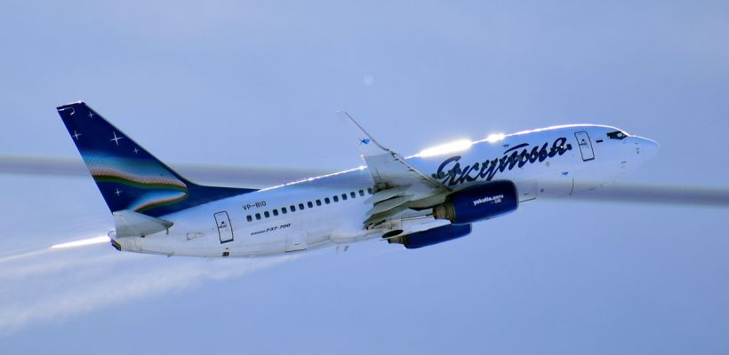 Самолет, летевший из Сочи в Якутск, ушел на запасной аэродром из-за ветра