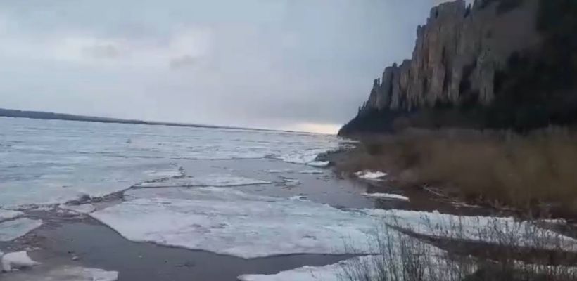 ЕДДС Хангаласского улуса объявила о заторе льда на реке Лена в районе парка «Ленские столбы»