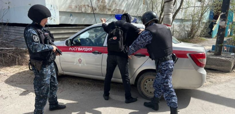 Патруль Росгвардии задержал жителя Якутска по подозрению в совершении грабежа