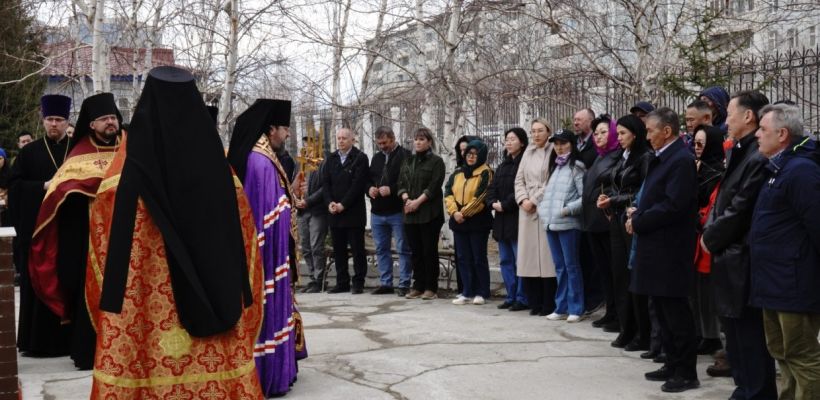 Владыка Роман совершил Пасхальный молебен на территории Водоканала