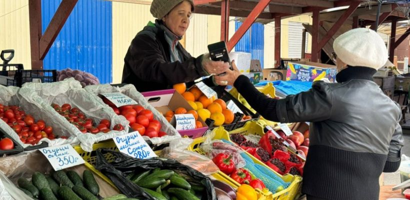 Сколько стоят овощи и сезонные ягоды на Крестьянском рынке Якутска?