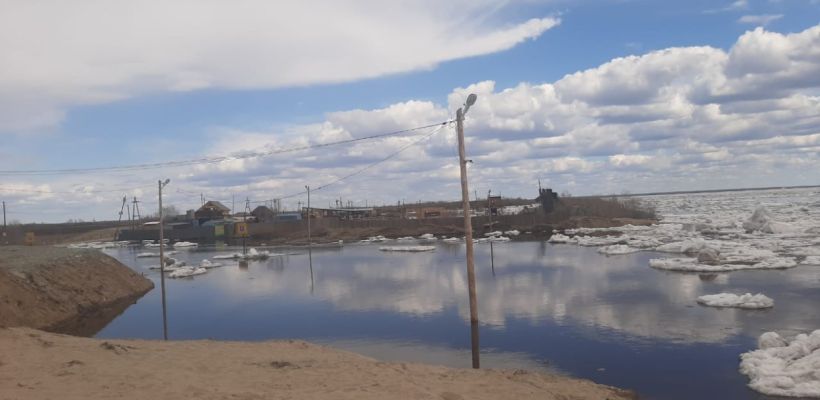 Власти Тулагино-Кильдямского наслега призвали эвакуировать детей и пожилых людей из-за угрозы паводка