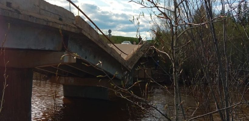 Мост в сторону села Хатыстыр Алданского района обрушился