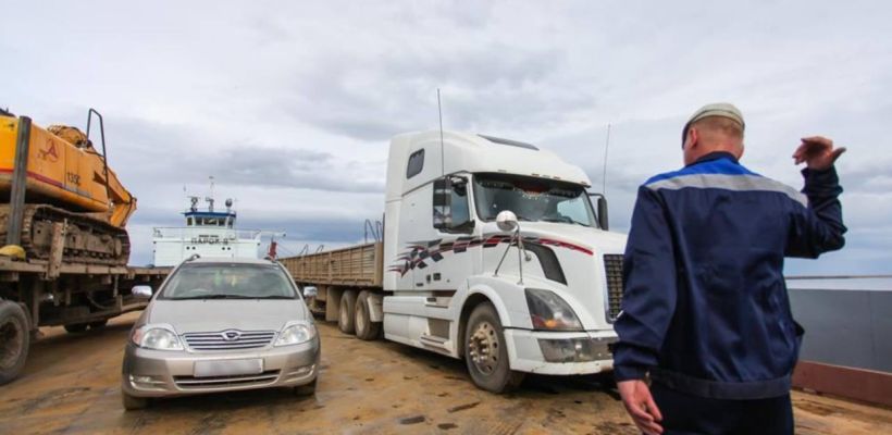 Открылась паромная переправа «Якутск — Нижний Бестях». Цена на перевозку легковых машин подорожала на 200-300 рублей