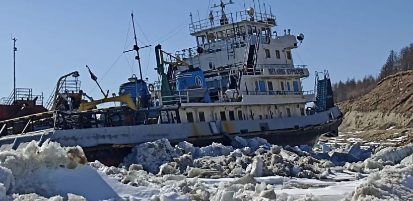 Глава Жиганского района заявил, что в затонувших в Лене буксирах есть остатки топлива (в одном из них могут быть 60 тонн дизеля)