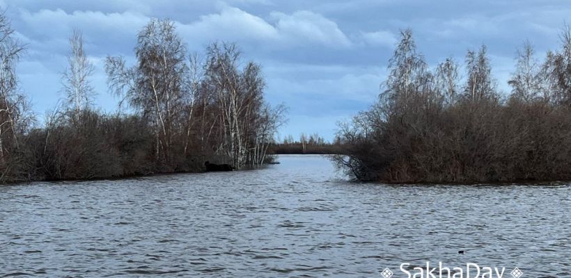 В Намском улусе перевернулась лодка, погиб человек