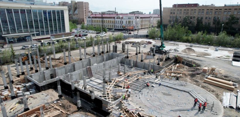 Бригада из Китая приступила к шефмонтажу фонтана на пл. Ленина