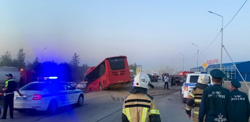 В ДТП в поселке Жатай пострадало 10 человек