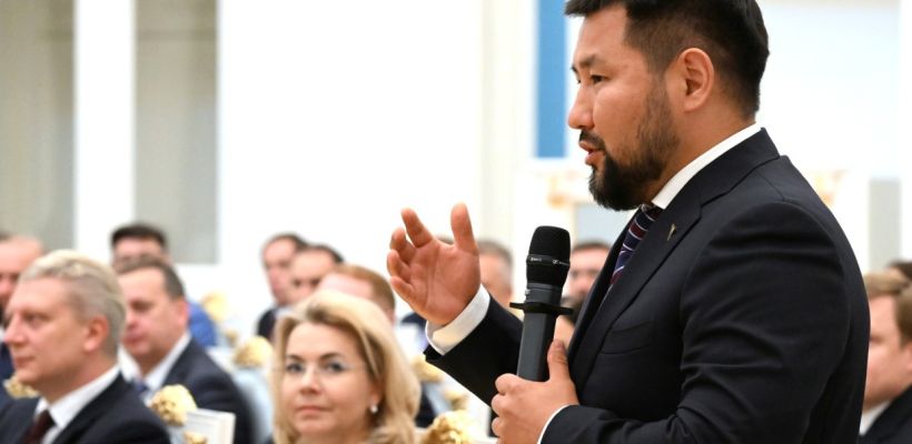 «Не на карантине»: мэр Евгений Григорьев продолжает работу в обычном режиме