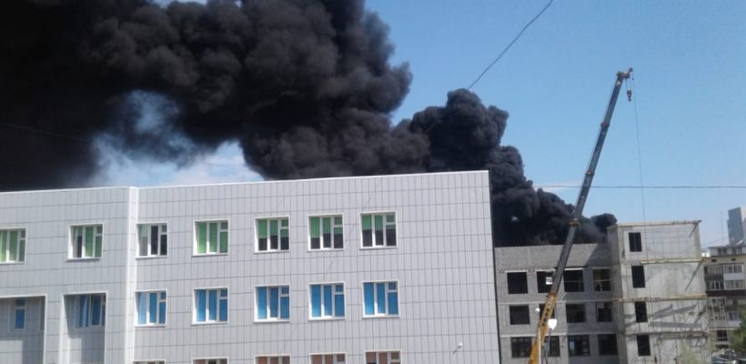 Рубероид загорелся в строящемся здании на улице Стадухина в Якутске