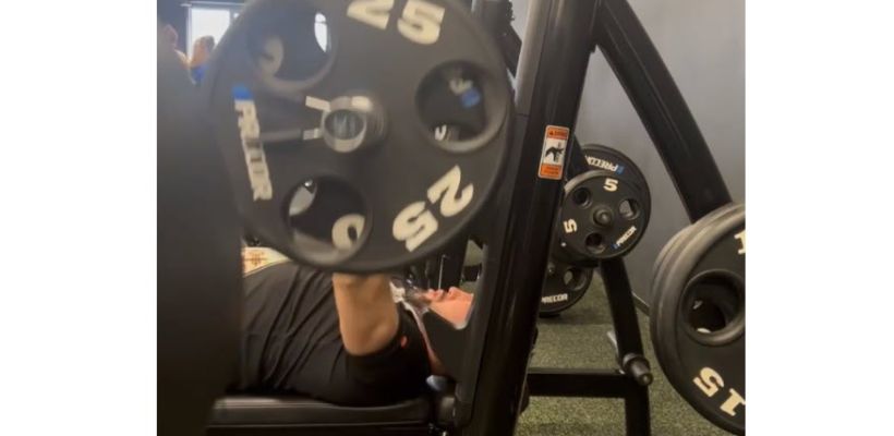 Мэр Якутска опубликовал видео, как он жмет железо