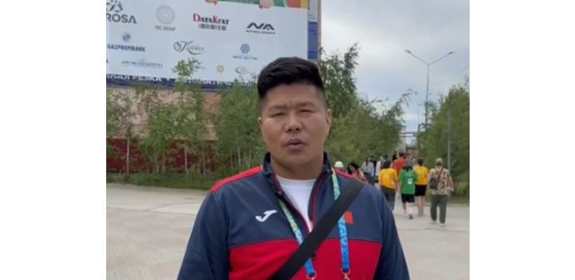 Представитель делегации Монголии Батбаатар, говорящий на якутском языке, раньше учился в Чурапче