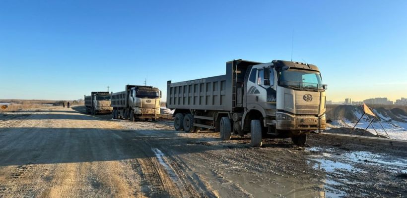 Мэр Якутска призвал водителей самосвалов уважать горожан