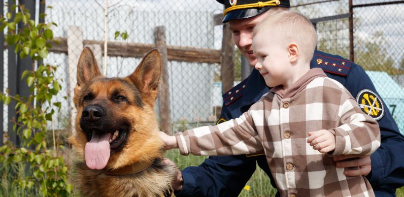 Сын начальника кинологической службы УФСИН России по Республике Саха (Якутия) Степана Шестакова провел один день на службе с папой