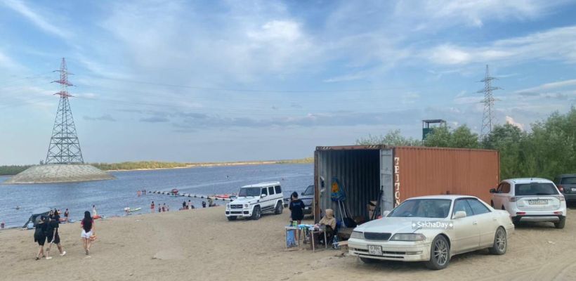 «Моя земля!»: житель Якутска не пропускает сапбордистов на территорию дикого пляжа в 203 микрорайоне