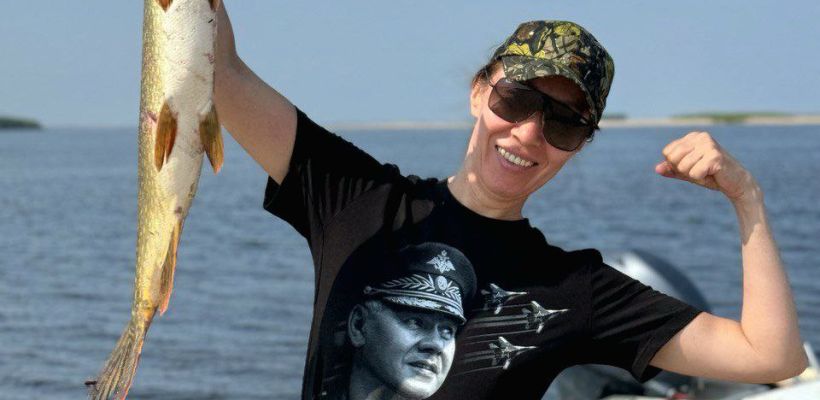 Фотофакт: Сестра главы Якутии опубликовала фото в футболке с Шойгу