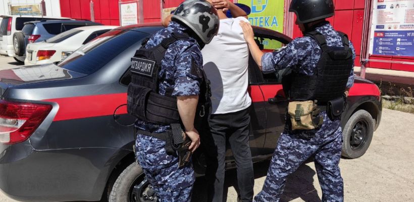 Патруль Росгвардии задержал жителей Якутска по подозрению в совершении грабежа