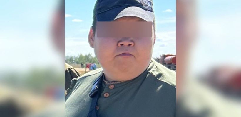 В Якутске нашли пропавшего молодого человека с редким заболеванием. Его мать просит горожан не давать ему денег — он притворяется глухонемым