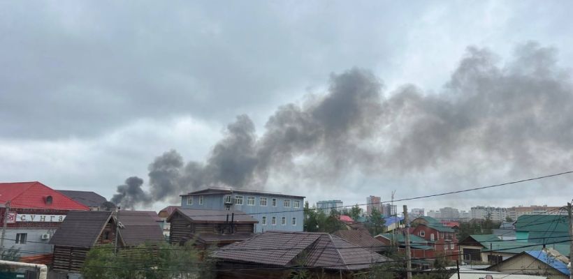 Пожар на Пекарского в Якутске: сгорел гараж с автомобилем