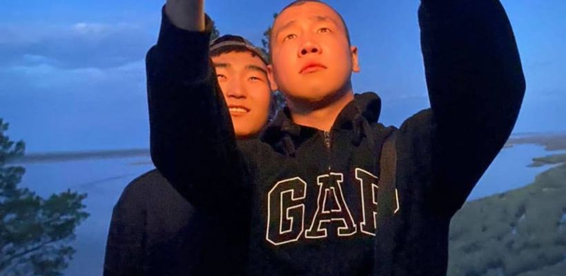 Родственники разыскивают двух молодых людей, уехавших на подработку в Алданский район. Работодатель заявляет, что с ними все в порядке