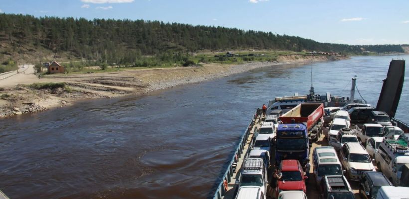 В Минтрансе Якутии попросили якутян планировать поездку и не плыть на пароме по вечерам