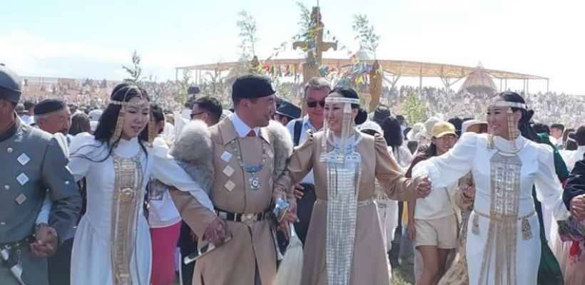 Местный бренд о нарядах дочерей Ил Дархана: Две сестры - два образа