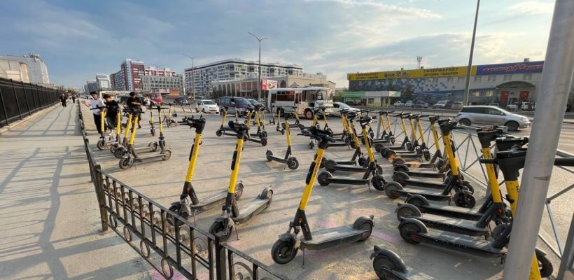 Жители Якутска стали реже брать в прокат велосипеды. Они предпочитают электросамокаты