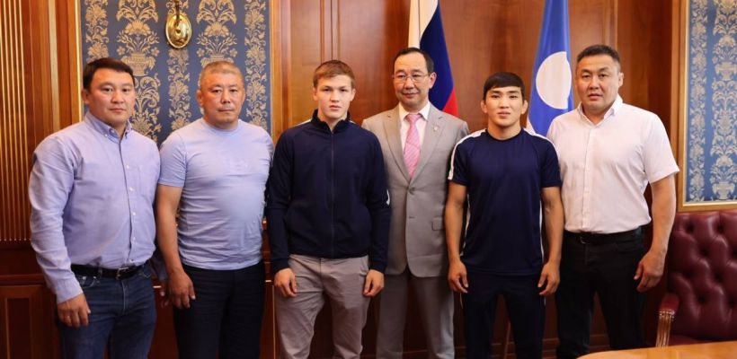 Ил Дархан встретился с триумфаторами чемпионата Европы и наградил их сертификатами