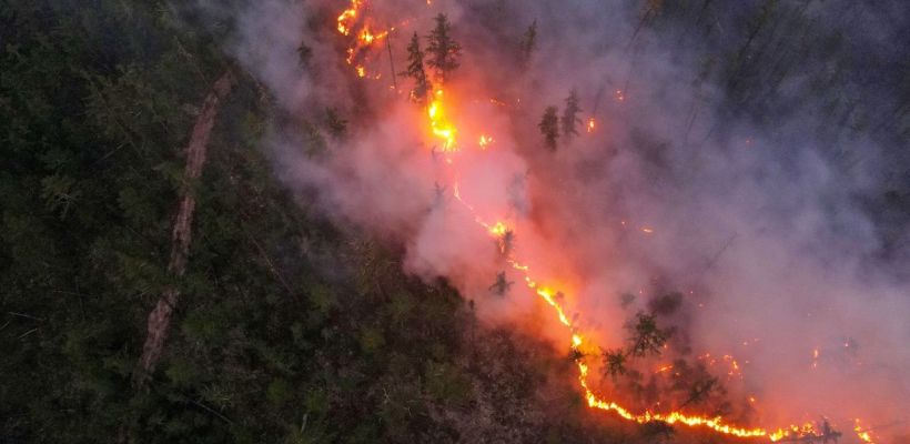 В Якутии сложная обстановка с лесными пожарами сохраняется в 3 улусах