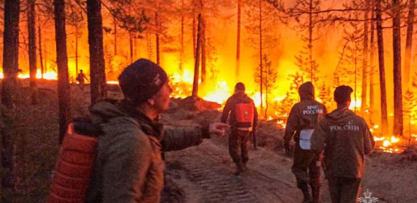 В Кенг-Кюеле Абыйского улуса сработал встречный пал, огонь отступил от села