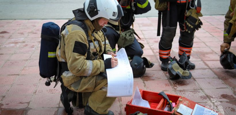 Поджог стал причиной пожара под жилым домом на улице Богатырева в Якутске