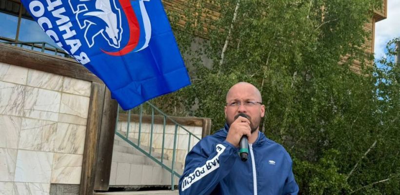 Супруга депутата Гордумы Кирилла Соболева показала синяки от ударов ногами