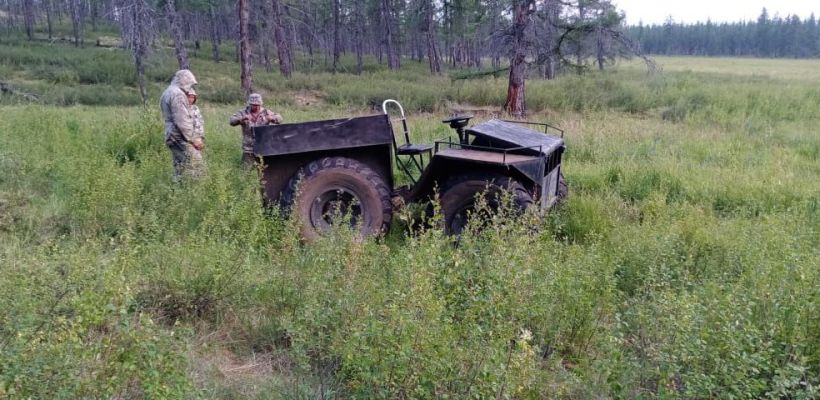 Водитель выпал из вездехода во время движения и погиб под колесами в Верхоянском районе