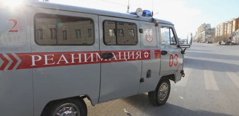 В Якутске погрузчик наехал на картонную коробку, в которой находились двое детей. Подробности