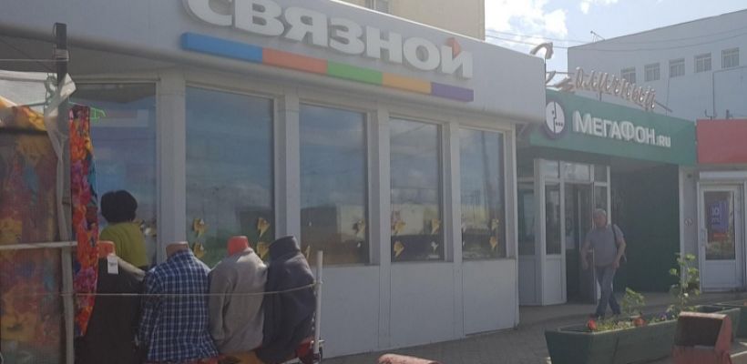 В Якутске нелегальная торговля у Столичного рынка возобновилась, когда заммэра уехал в командировку: «Подвиньте китайцев и выделите 5 мест бабушкам!»