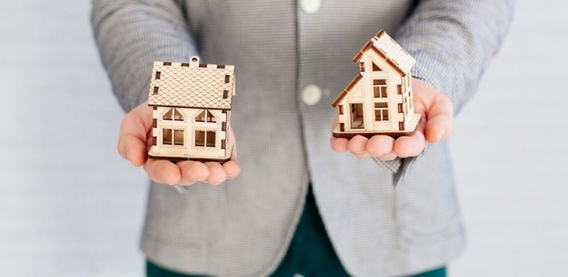 Почему собственнику двух квартир приходится платить за обе, даже если он живет только в одной?