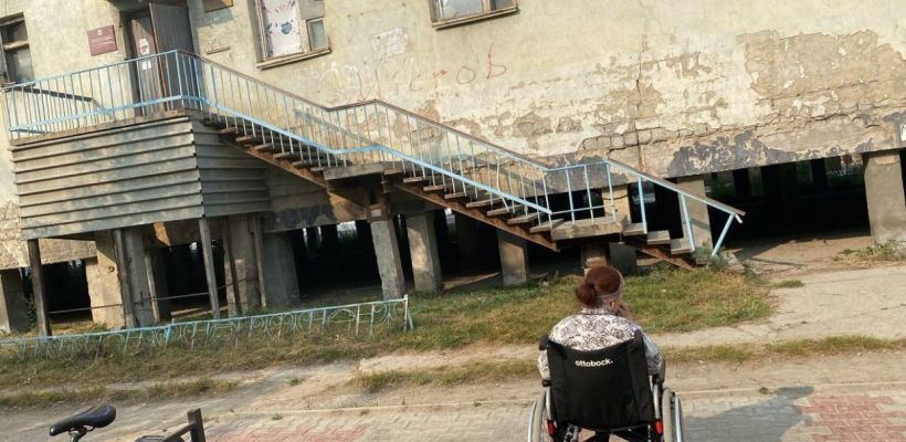 В Минздраве Якутии переложили вину на родных пациентки, пожаловавшихся на отсутствие доступной среды