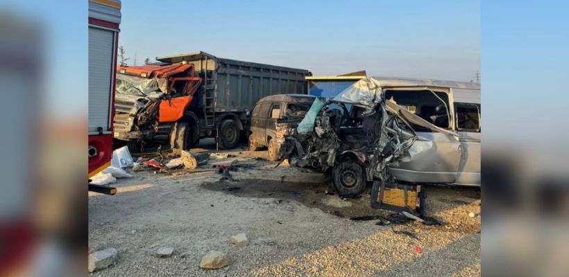 В ДТП в Алданском районе погиб один человек, еще девять пострадали. Микроавтобус с пассажирами ехал из Якутска в Олекминск