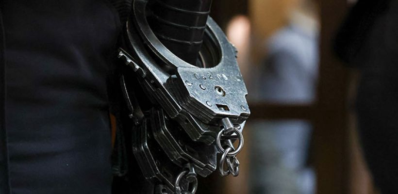 В Ленске продавец продуктового магазина отразила нападение грабителя