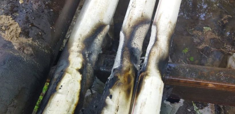 В центре Якутска неизвестные подожгли трубопроводы в двух домах