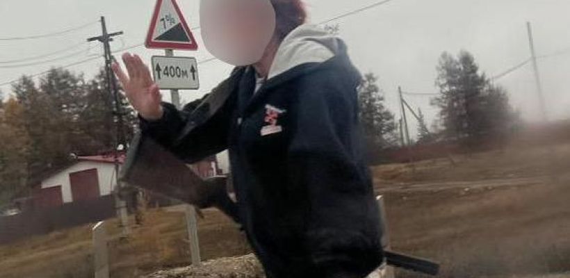 На трассе в Якутии замечена женщина с ружьем