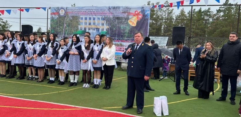 Представители АО «АК «ЖДЯ»  приняли участие в торжественной линейке Нижне-Бестяхской школы №1 им. М.Е Попова