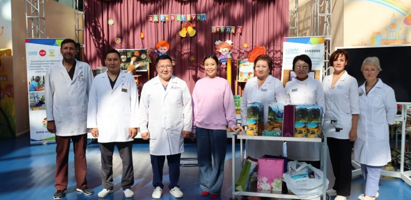 Волонтеры АЭБ подарили детям праздник перед Днем знаний