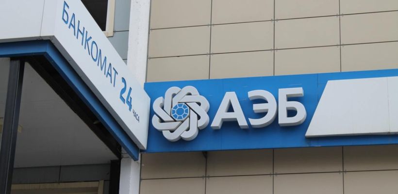 Женщины чаще берут кредиты на обучение, мужчины — на авто